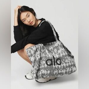 ALO Yoga Shopper Tote NWT